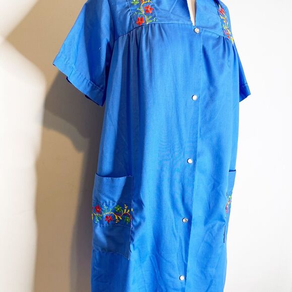 Vintage 70s 80s Artistic Creation Size Medium House Dress Blue Floral Embroidery - Picture 2 of 16